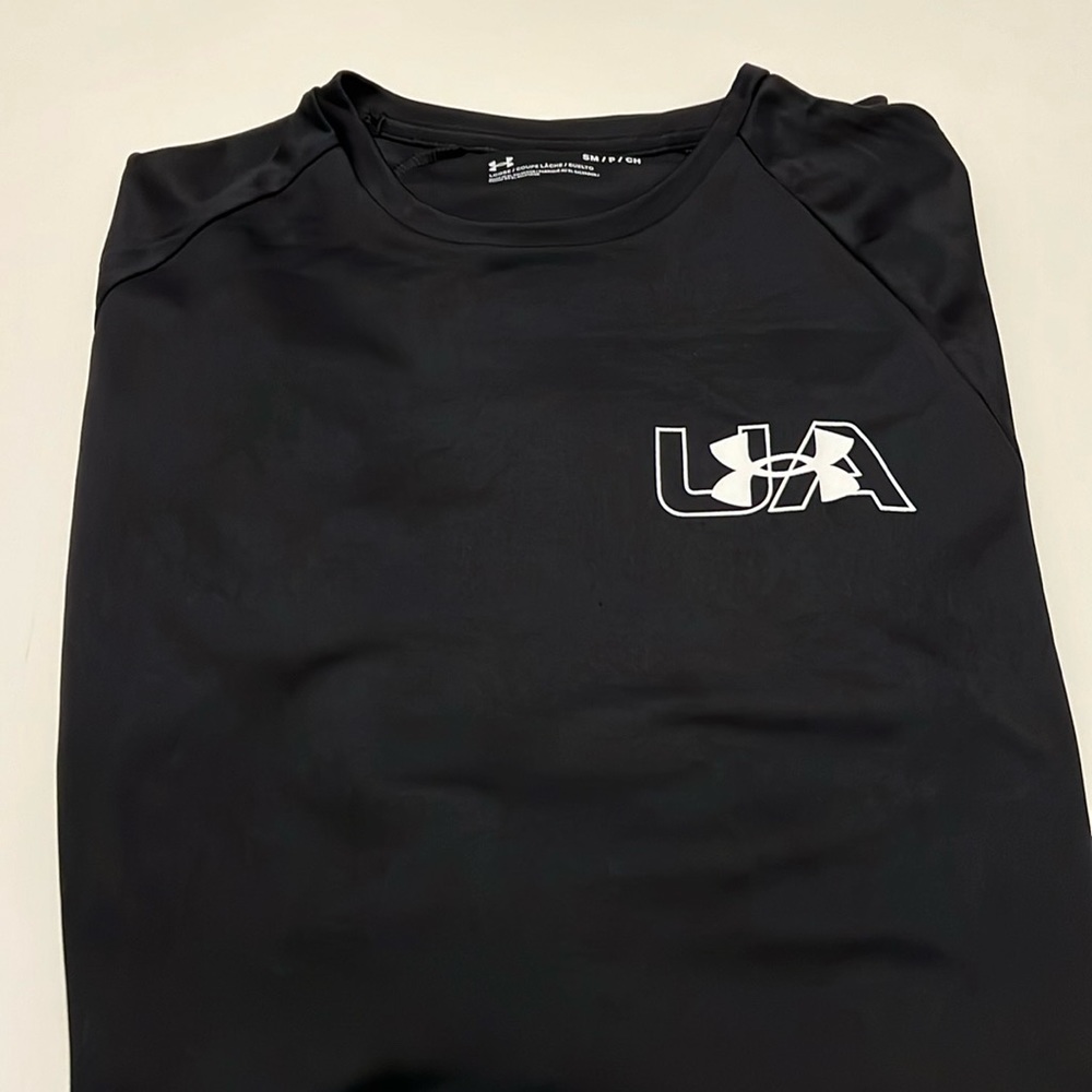Men's Under Armour long sleeve top, Size S. Black